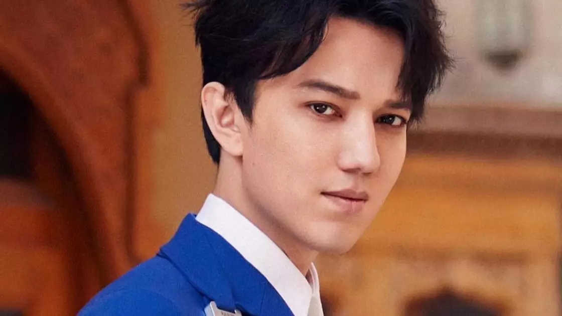 «Үйленетінімді оған айттым»: Димаш Құдайберген командасындағы жігітке тосынсый жасаған