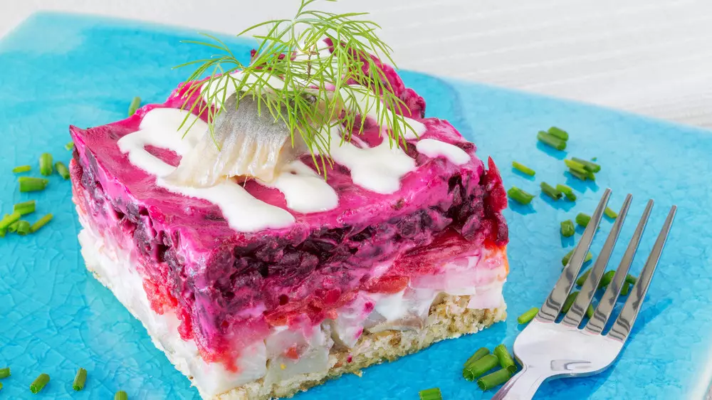 “Сельдь под шубой“: во сколько обойдется любимый салат казахстанцам к Новому году