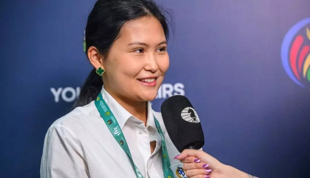 Токаев поздравил Асаубаеву с победой на ЧМ по блицу