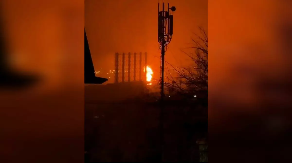 В Туапсе атака дронов повредила НПЗ, порт и жилые дома — двое пострадавших