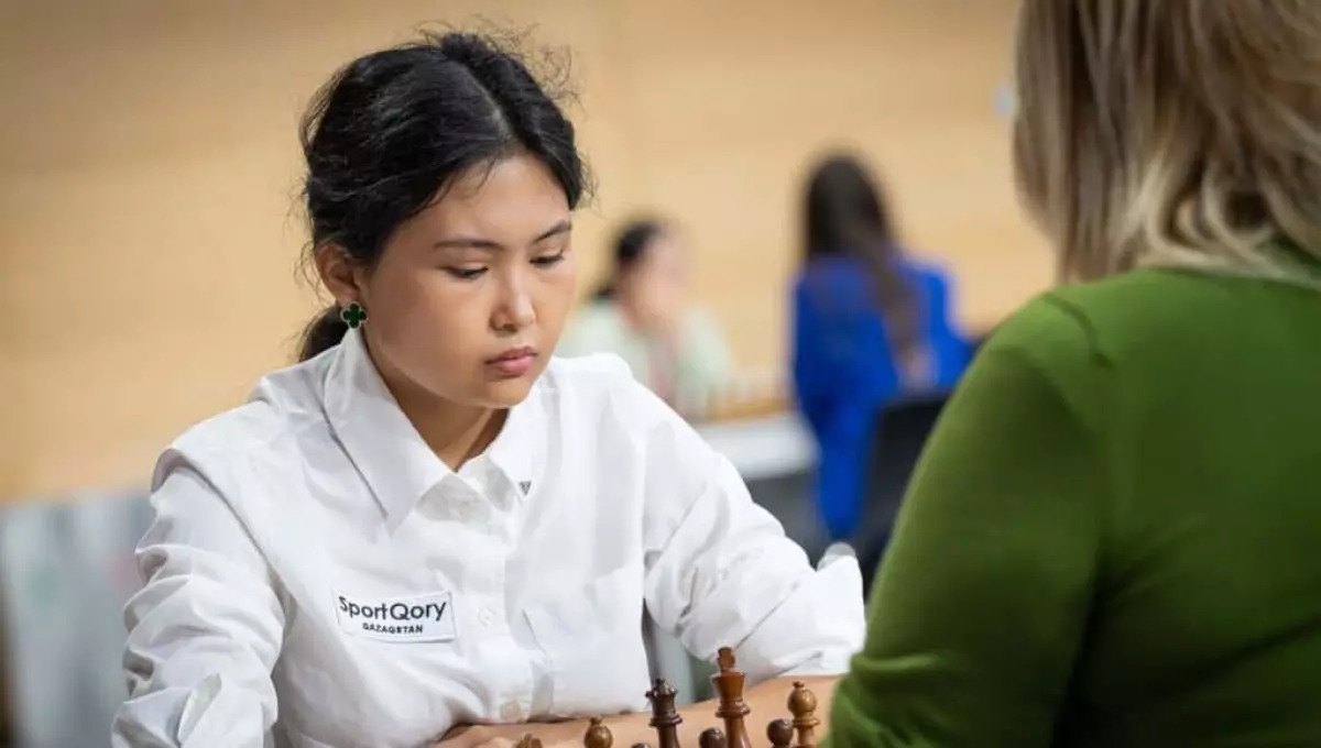 Бибісара Асаубаева блицтен үш дүркін әлем чемпионы атанды