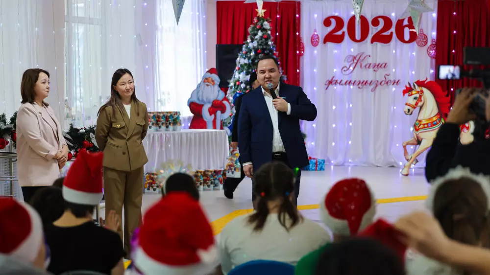 С заботой о детях: партия Amanat провела новогоднюю акцию