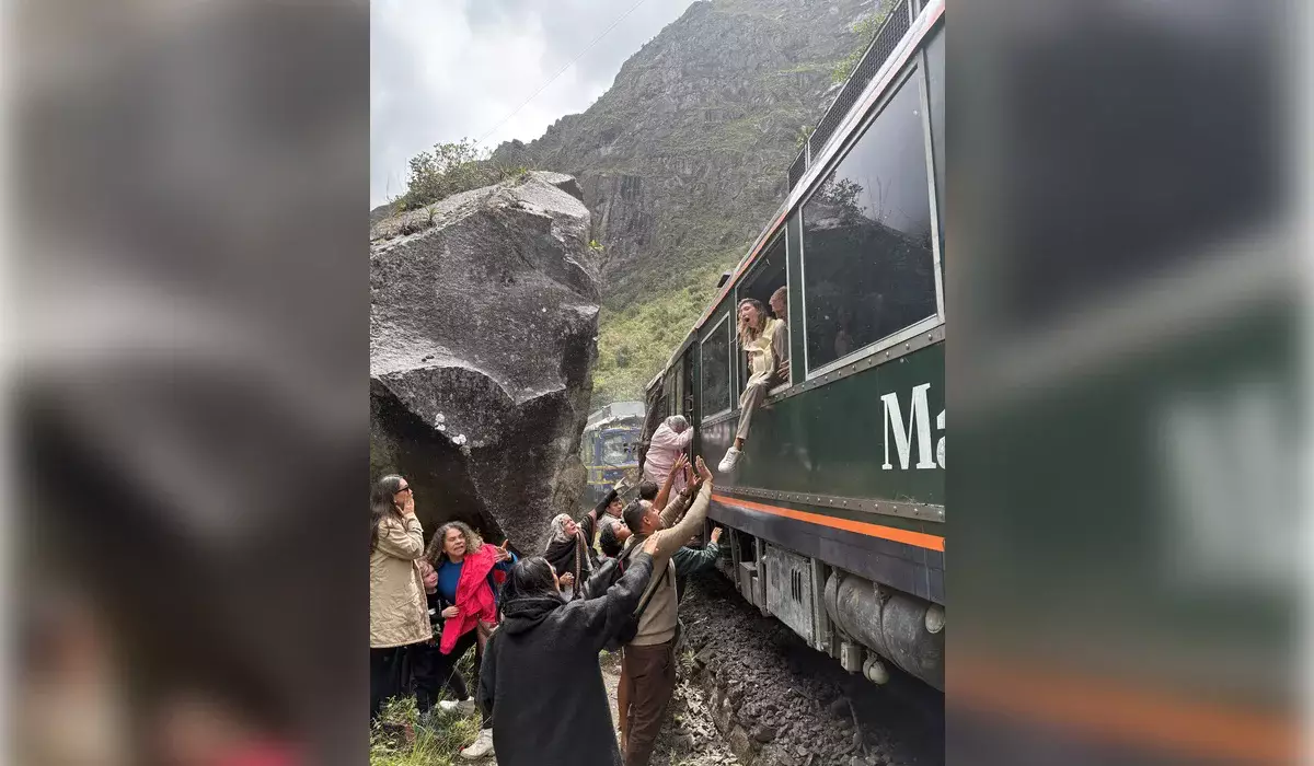 Два поезда столкнулись на пути к Мачу-Пикчу в Перу: погиб машинист