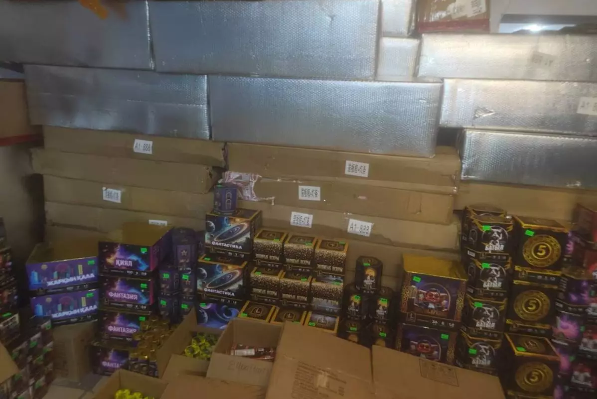 Почти шесть тысяч потенциально опасных фейерверков изъяли в СКО