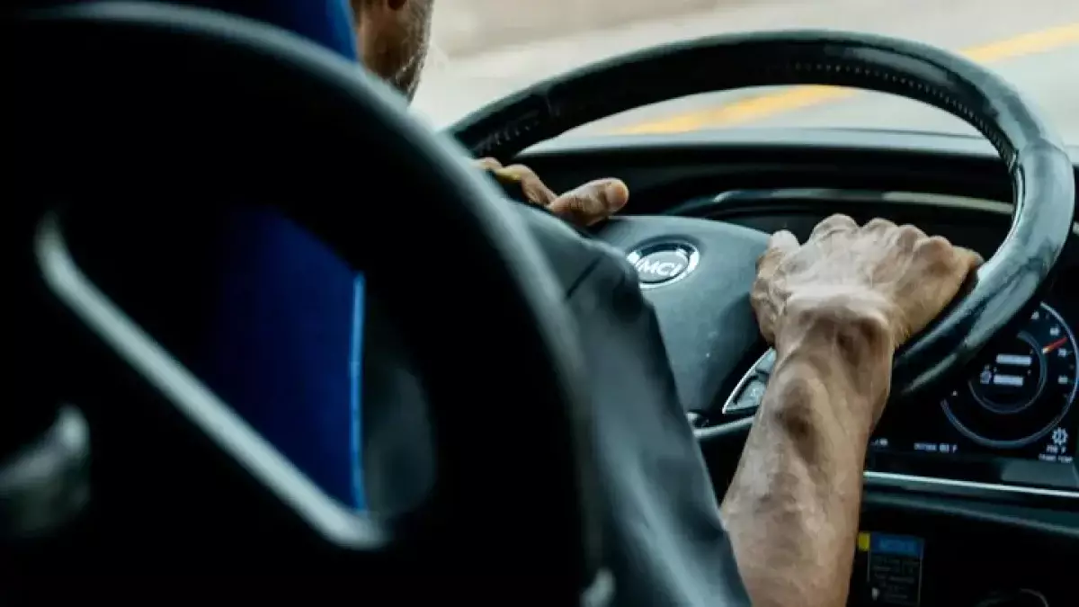 Водитель междугороднего автобуса скончался за рулем в ВКО