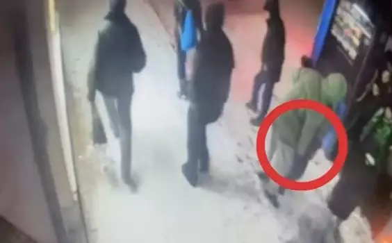 Астанада шетел азаматы оқушының ұялы телефонын ұрлап кеткен (видео)