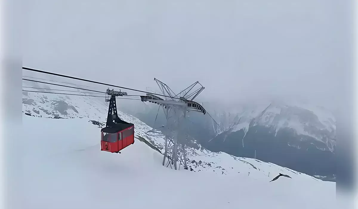 Подъемник вышел из строя: около 100 человек застряли в горах Италии