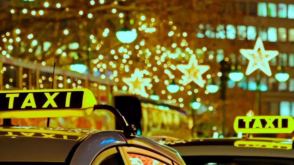 Жаңа жыл түні таксимен қалай арзан жүруге болады?