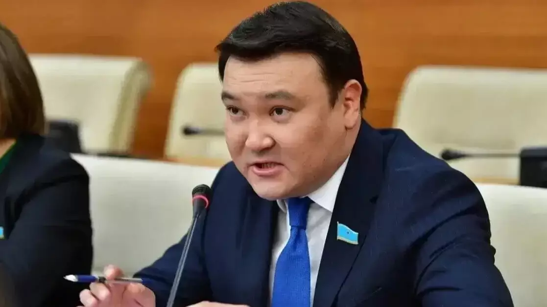 «Не мақсатпен барды? Пана іздеп барды ма?»: Депутат Путинмен кездескен Назарбаевты сынап тастады