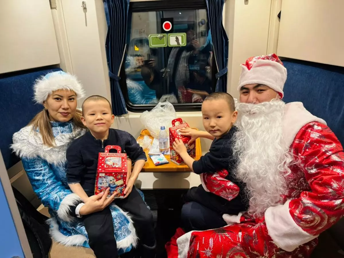 «Новый год не дома»: десятки тысяч казахстанцев встретят праздник в поездах