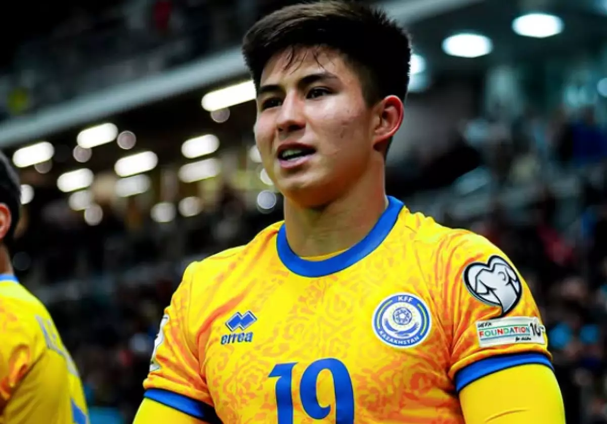 Дастан Сатпаев заинтриговал поклонников фото с девушкой