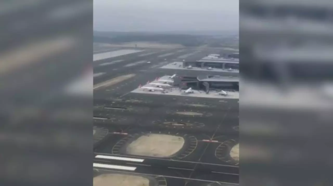 Рейсы отменяют из-за непогоды в Турции