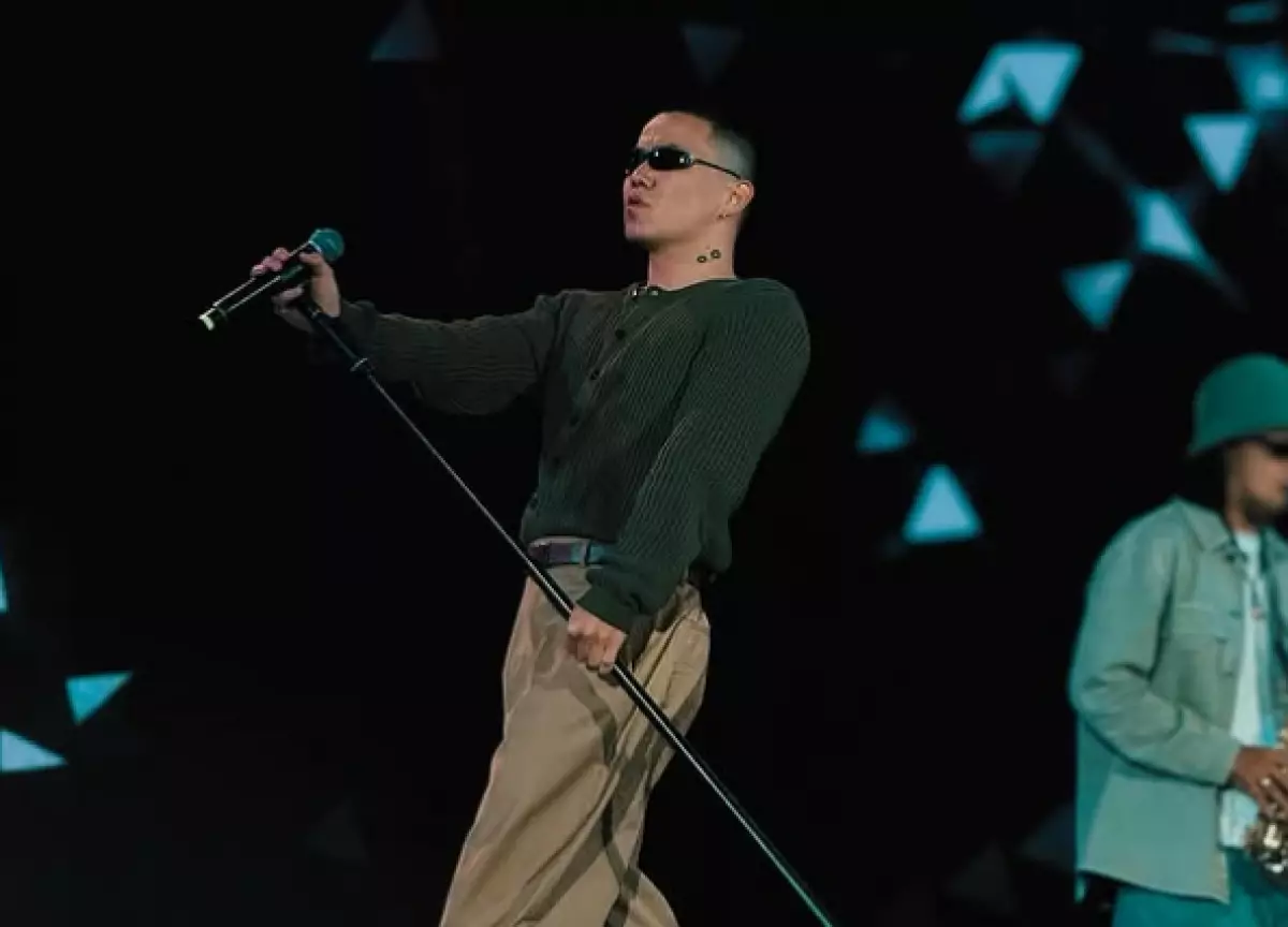 Alem выпустил необычный праздничный клип (ВИДЕО)