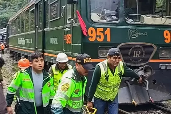 Два поезда столкнулись в Перу, погиб машинист