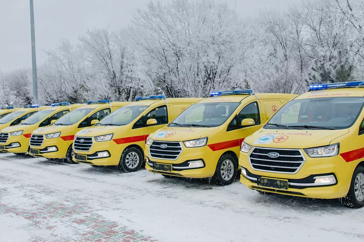 В Атырау автопарк службы 103 пополнился автомобилями