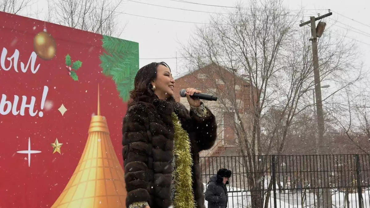 Айгуль Иманбаева, Сакен Майгазиев и другие артисты поют для астанчан