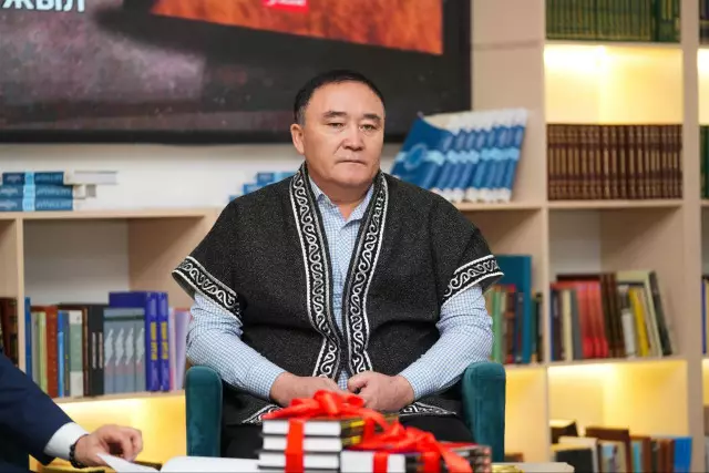 Ұларбек Дәлейұлы. Аспаны жоқ қала (эссе)