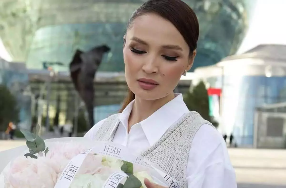 Жулдыз Абдукаримова опубликовала семейное поздравление без Кайрата Нуртаса (ВИДЕО)