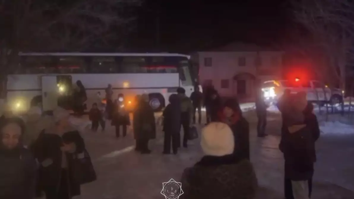 Абай облысы тас жолында төтенше жағдай: 35 адам эвакуацияланды (ВИДЕО)