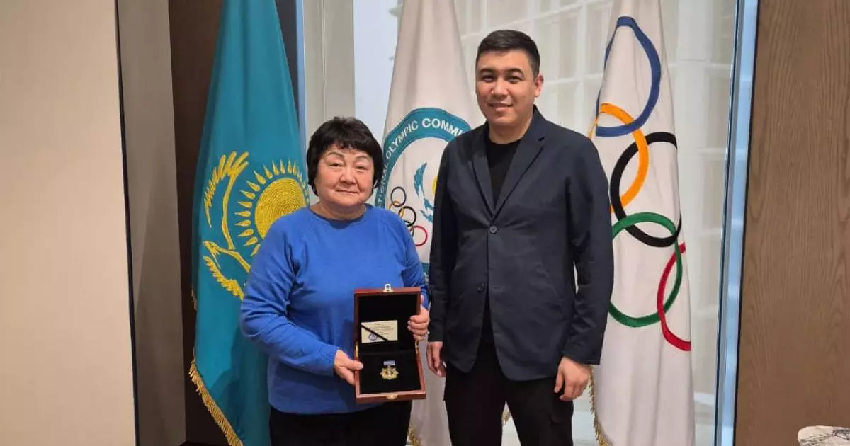  Семсерлесуден жаттықтырушы Қарлығаш Сайханова Құрмет белгісіне ие болды 