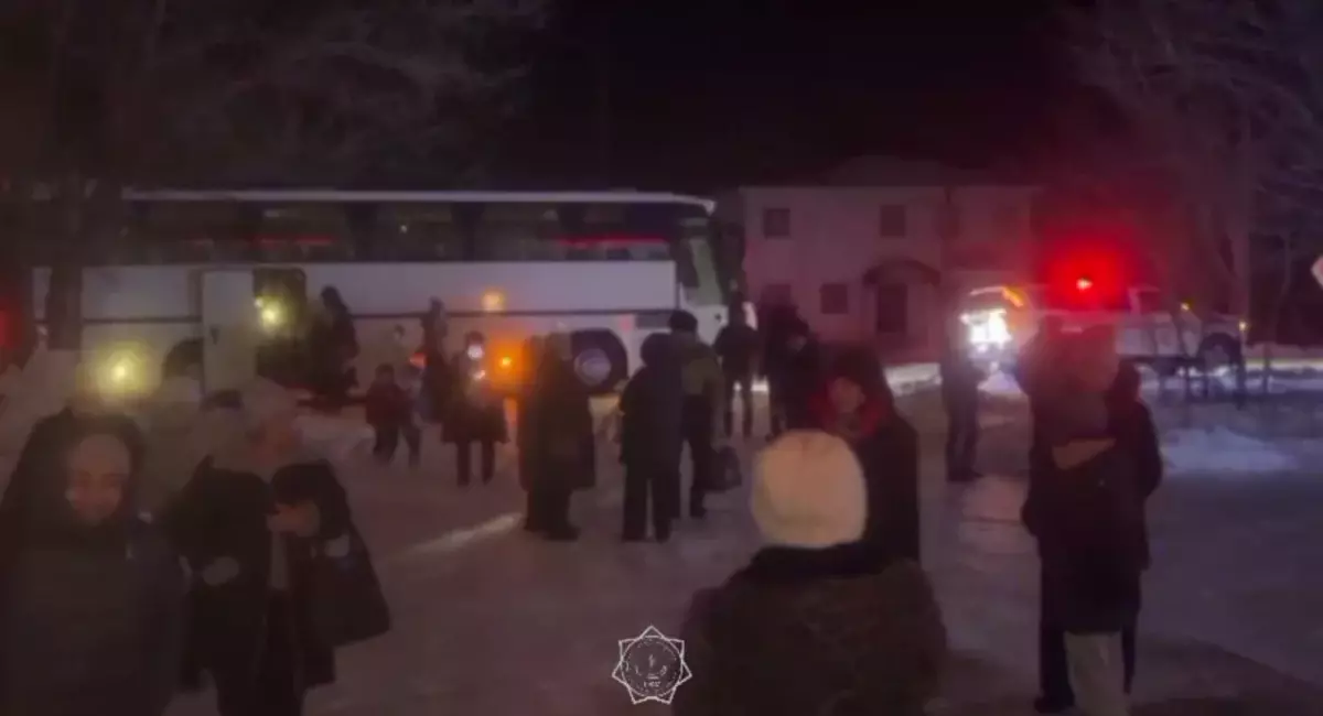 Спасатели эвакуировали 35 человек с трассы в области Абай