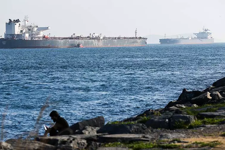 Танкеры Азербайджана и Турции столкнулись в акватории Стамбула