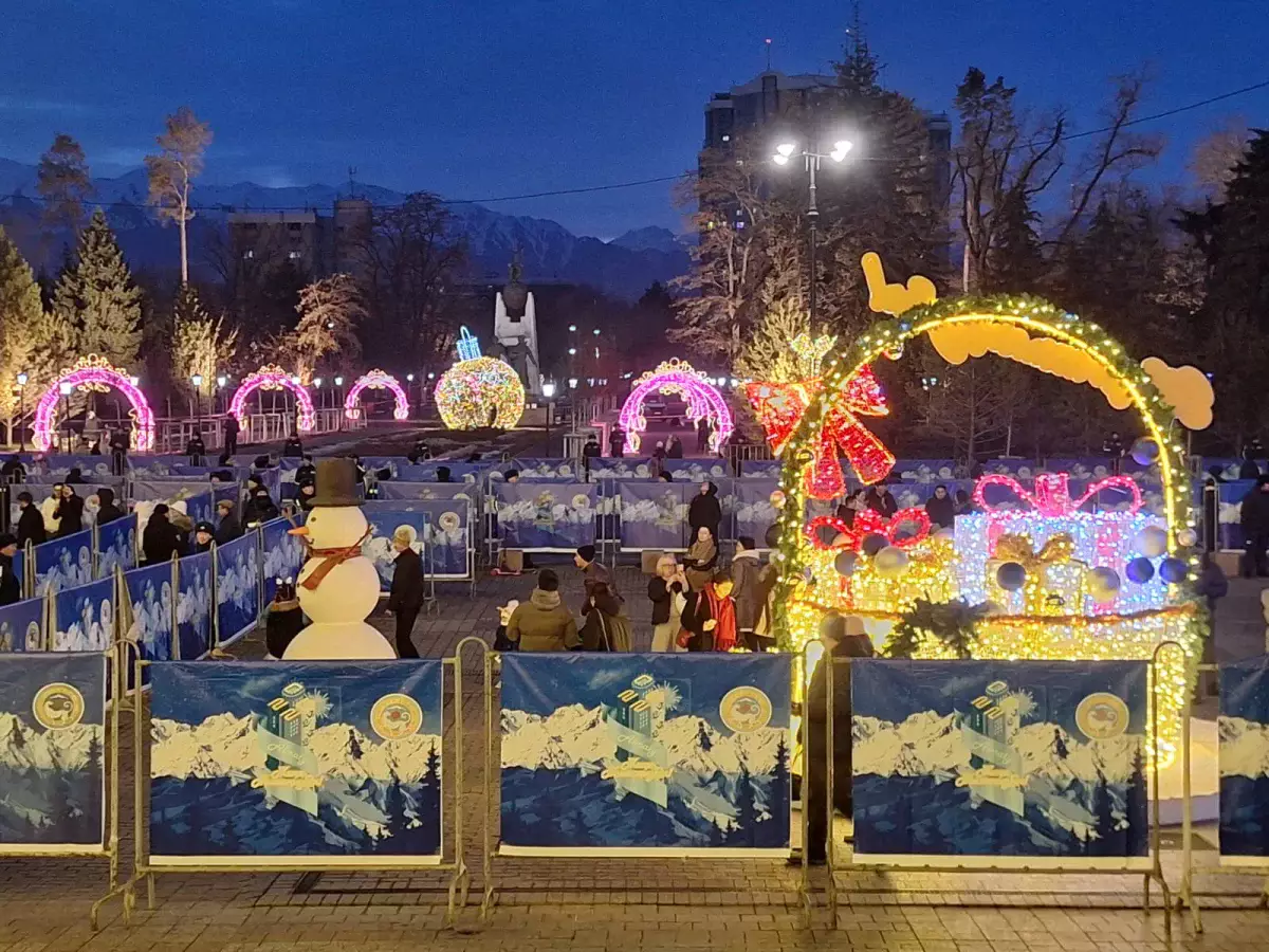 Концерт на площади «Астана»: как алматинцы провожают старый и встречают Новый год