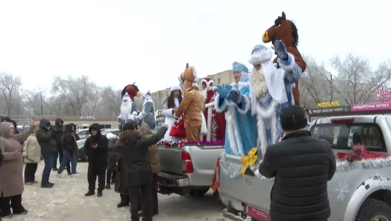 Ақтөбе көшелеріне жаңажылдық керуен шықты