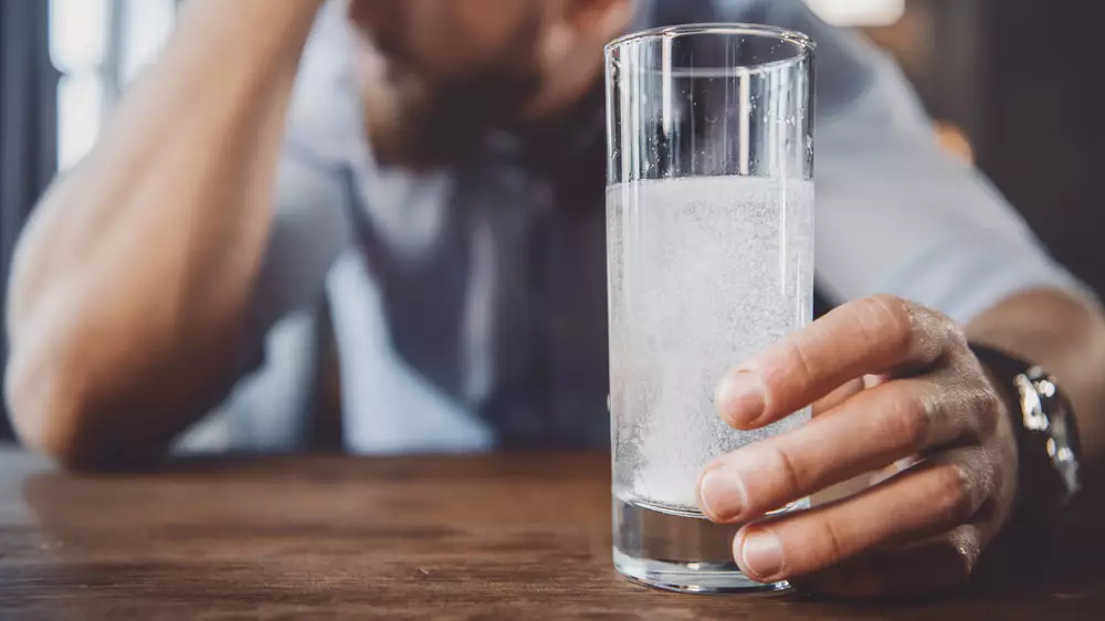 Гастроэнтеролог назвала простой способ быстро облегчить похмелье