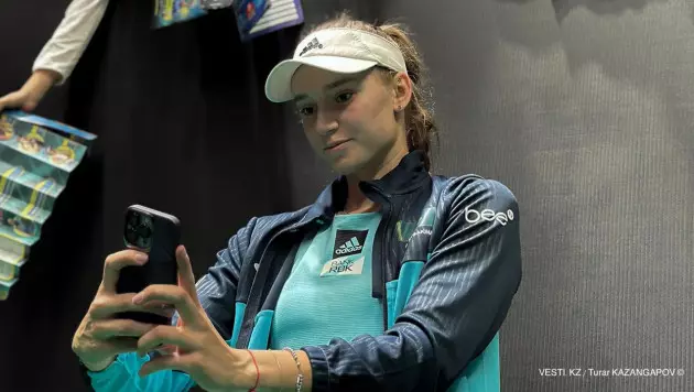 "Самое худшее - начать диалог с собой, тогда точно проиграю". Рыбакина ответила на вопросы фанатов