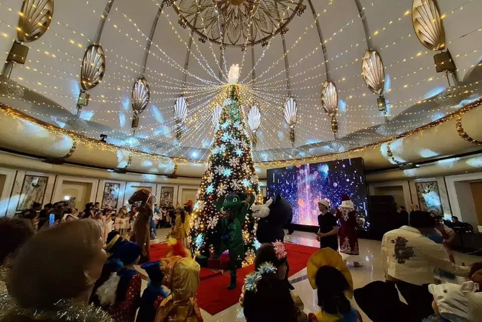 Новогодний праздник объединил 400 воспитанников социальных учреждений Алматы