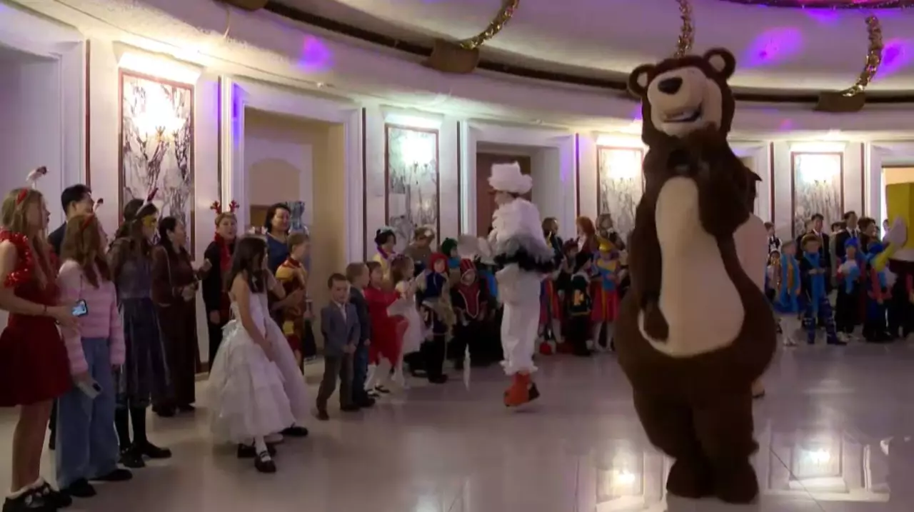 Утренник для воспитанников детских домов провели в Алматы