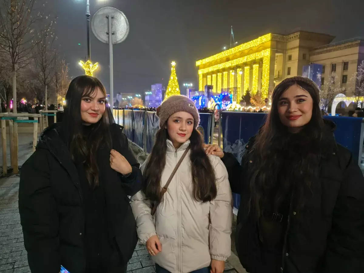 Афганские студентки остались в восторге от новогоднего концерта в Алматы