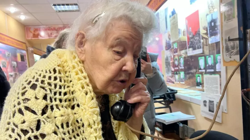 “Жить, любить и работать“: старейший экскурсовод в мире служит в музее на севере Казахстана