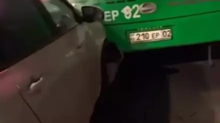 Алматыда бірнеше көлік жол апатына ұшырап, бала зардап шекті