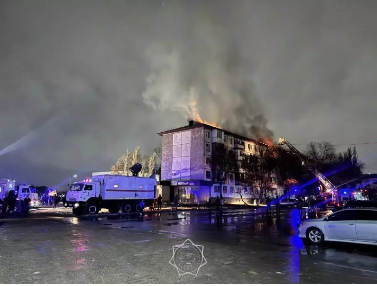 В Таразе потушили пожар в пятиэтажном жилом доме