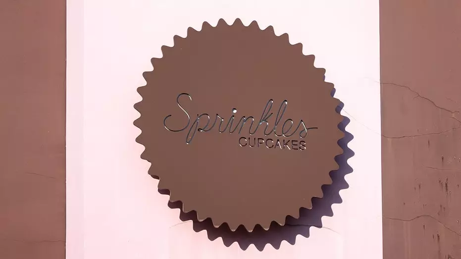 Sprinkles Cupcakes закрывает все свои магазины после 20 лет работы, заявила основательница.