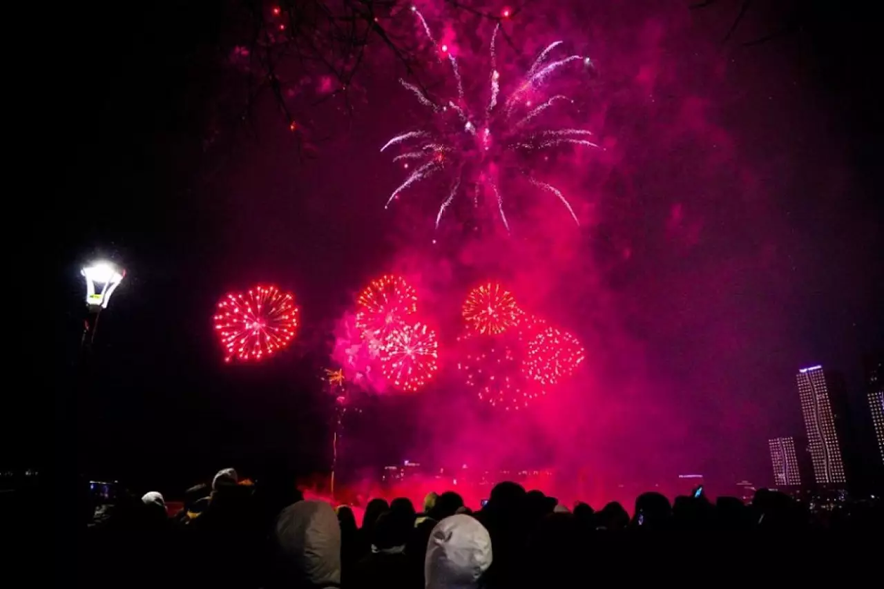 Новогодние салюты прогремели в столице