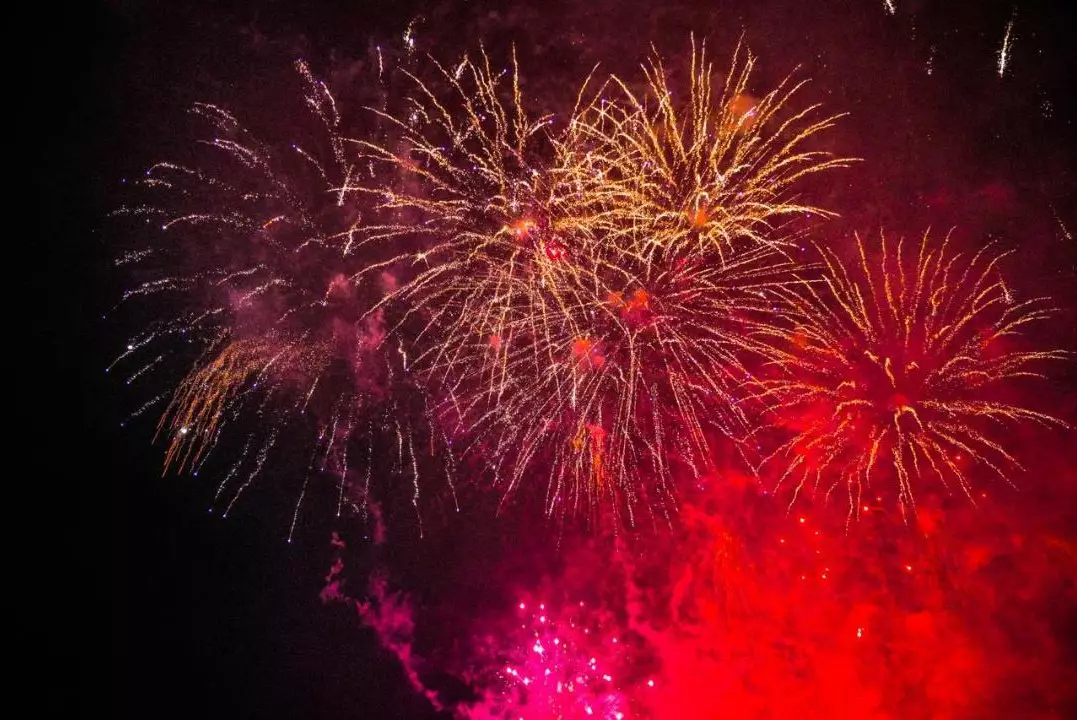 Новогодние салюты запустили в Астане