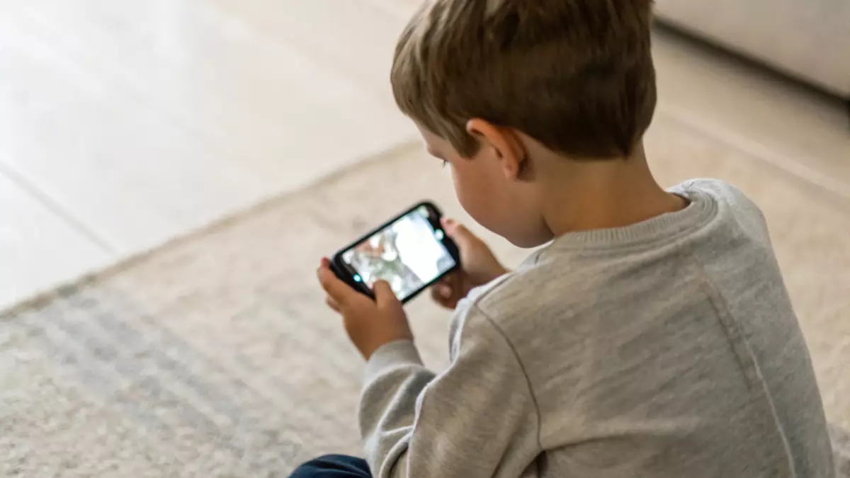 Использование гаджетов может влиять на тревожность и принятие решений у детей – исследование