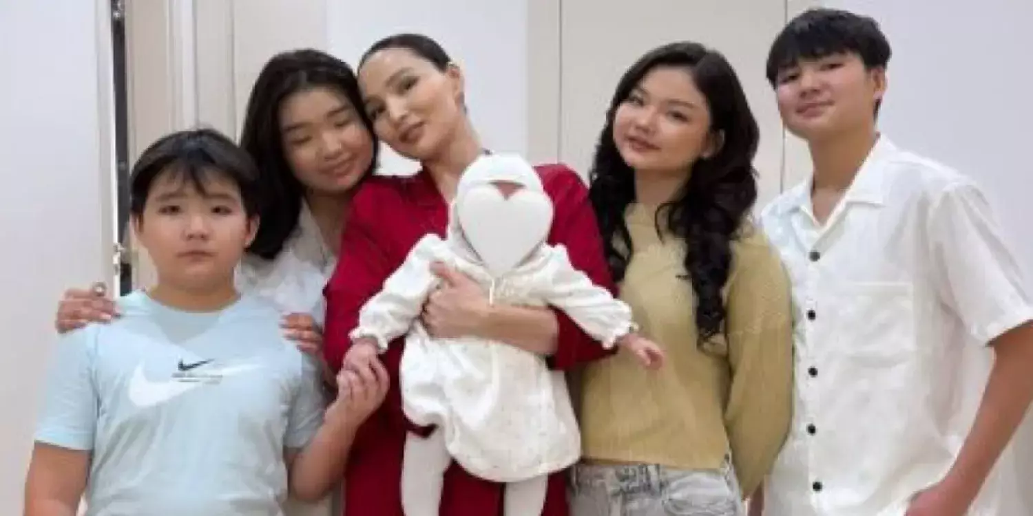 «Қайраттың екінші  отбасы бар»: Жұлдыз Әбдікәрімова 2025 жылдың ауыр болғанын айтты