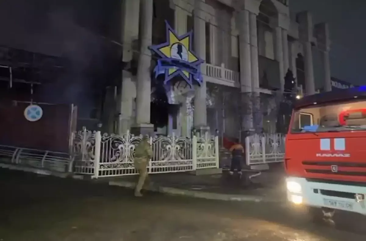 И снова пожар в Таразе: в одном из ресторанов города загорелась летняя площадка