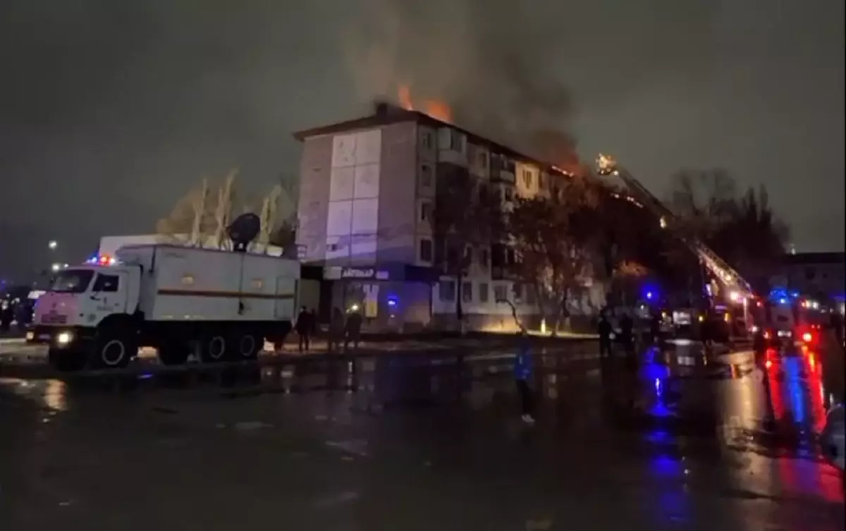 Минувшей ночью в Таразе огнеборцы тушили крупный пожар