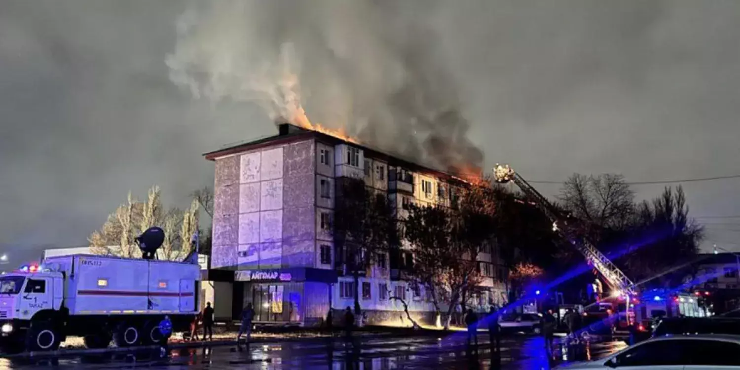 Таразда бес қабатты тұрғын үйде алапат өрт болды
