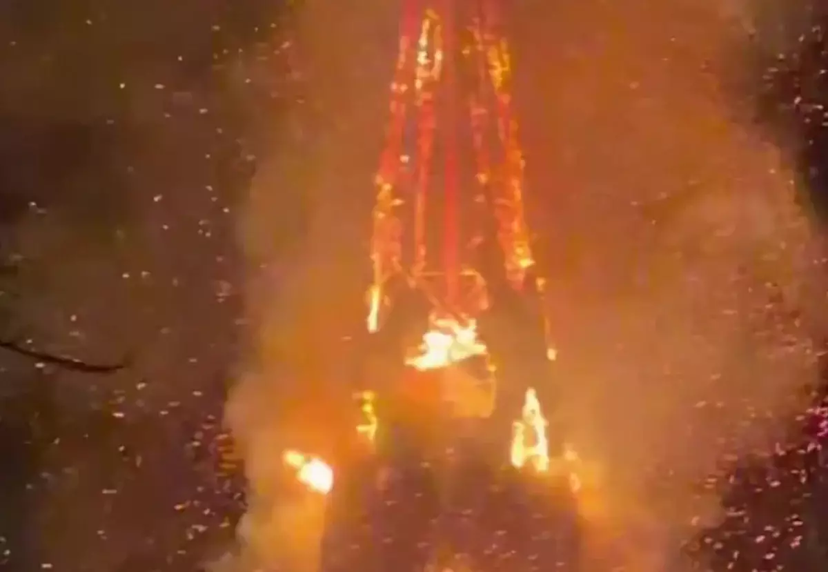 Церковь со 150-летней историей загорелась в Амстердаме