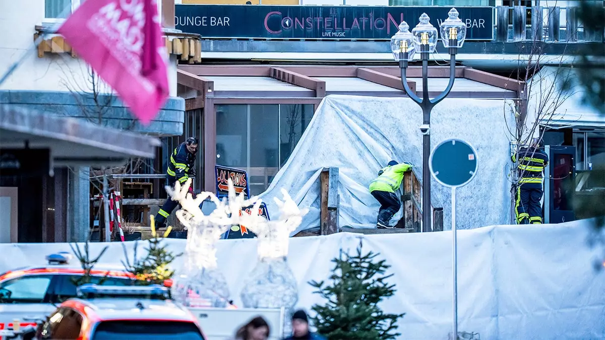 Взрыв и пожар в баре швейцарских Альп унесли жизни нескольких человек во время празднования Нового года.