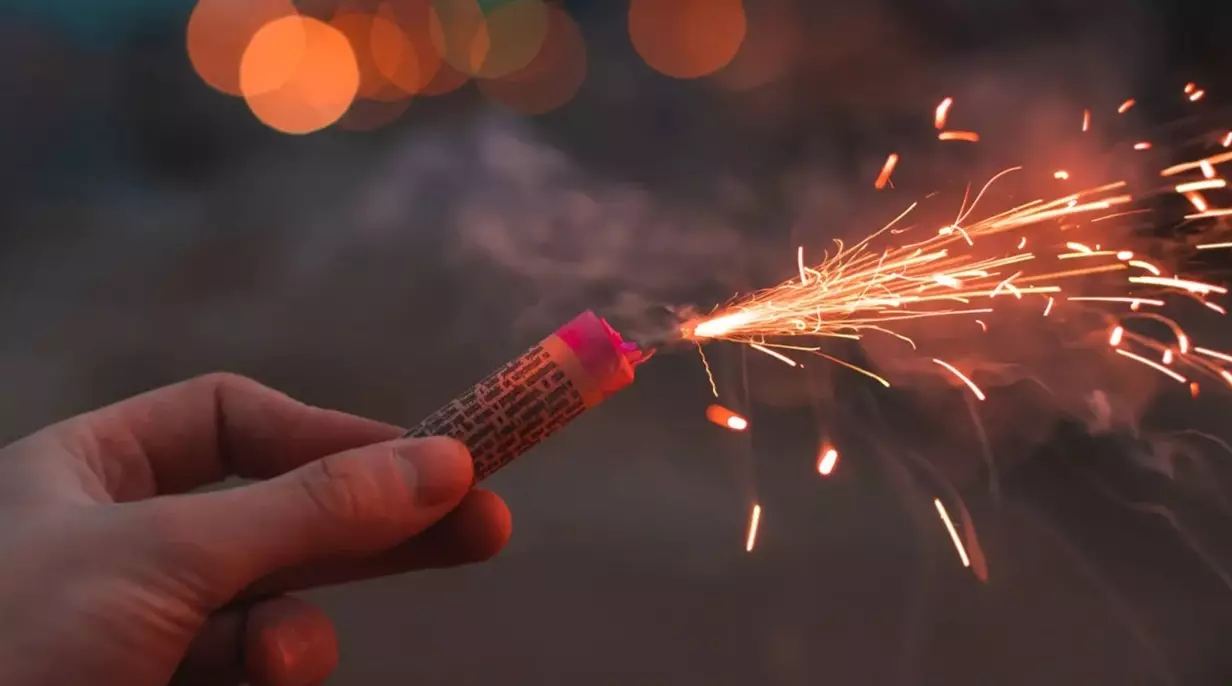 Двое детей и двое взрослых пострадали при использовании пиротехники в Павлодаре