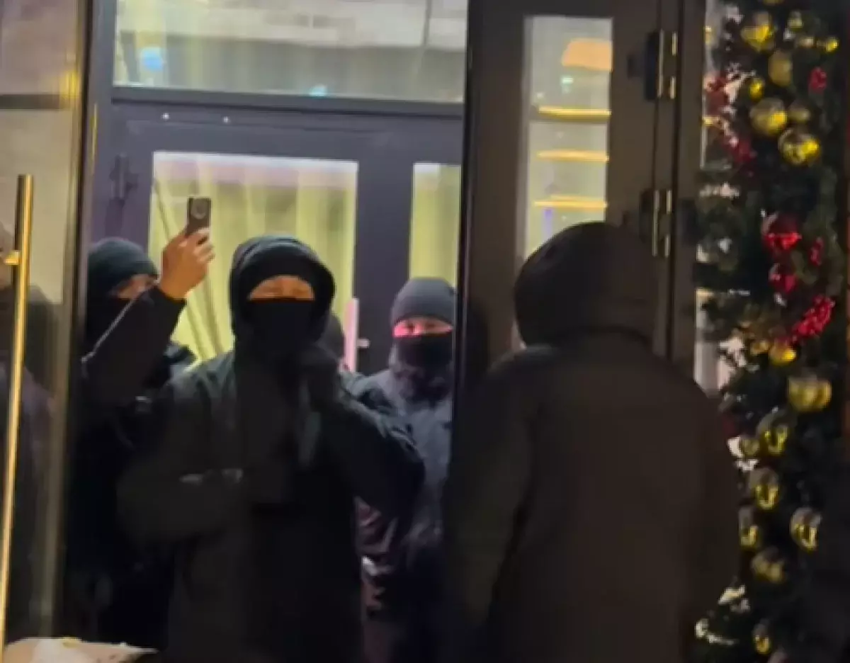 Почему закрыли известный бар в Астане: полиция раскрыла причину