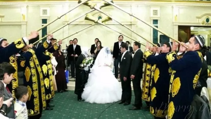 Өзбекстан парламенті ерлі-зайыптыларды ажырастырмайтын қатал заң қабылдады (ВИДЕО)