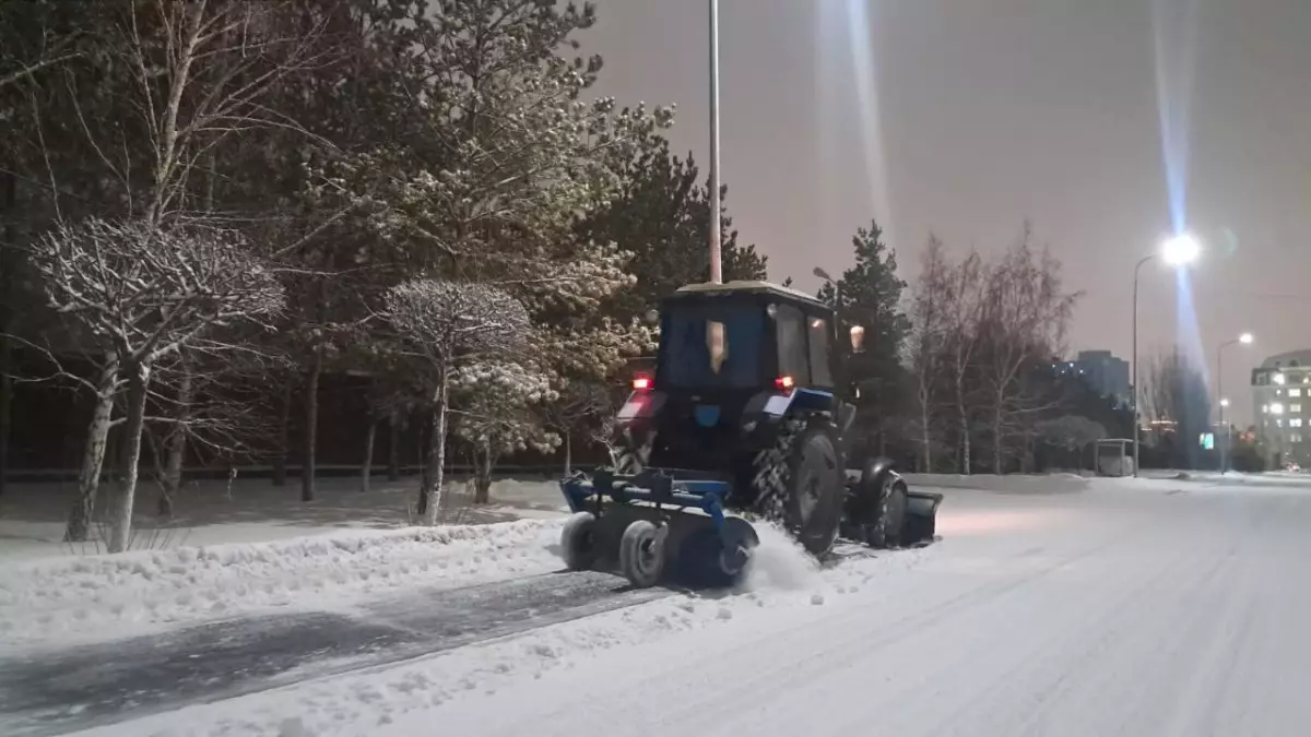 Астанада қар күреу жұмысына мыңға жуық арнайы техника жұмылдырылды